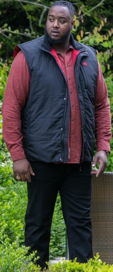 D555 FELIPE Zip Through Padded Gilet With Contrast Colour Lining And Rubber Badge Black - Якета - мъжки якета големи размери