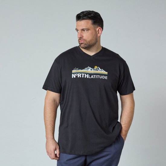 North Latitude Mountain T-Shirt V-Neck Черно - Тениски - мъжки тениски големи размери