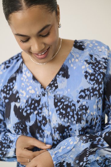 Kaffe Curve Aliana Dress Blue Flower Animal - Миди рокли - 