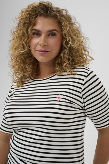 Kaffe Curve Lia Flower T-Shirt Chalk/Deep Black - Тениски - 