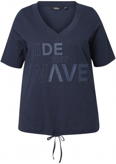 Ulla Popken Ride The Wave Short Sleeve V-Neck Graphic Tee Navy Blue - Печатни тениски за жени - 